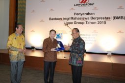 Lippo Group Serahkan Bantuan Bagi Mahasiswa Berprestasi