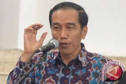 Presiden Jokowi makan bersama pelawak