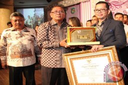 Pemkot Beri Penghargaan 70 Pengusaha Taat Pajak