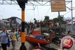 13 Korban Tabrakan Metromini-Commuterline Dibawa ke RS