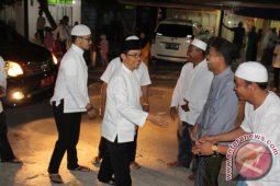 Bupati Ajak Remaja Kelola Tenun Pagatan
