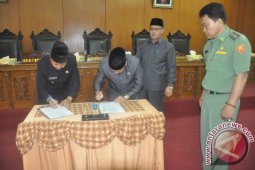 DPRD Bangka Tengah Sahkan 11 Raperda