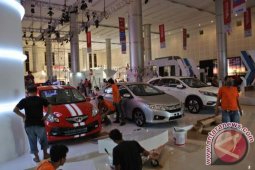 Pameran GIIAS Surabaya Beri Tiket Gratis "Jari Bertinta"