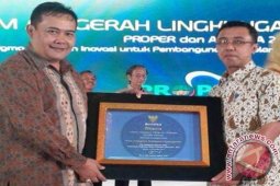 Pemkab Karangasem Terima Penghargaan Adipura 2015