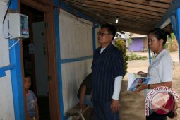 Warga Miskin Madiun Terima Bantuan Listrik Gratis
