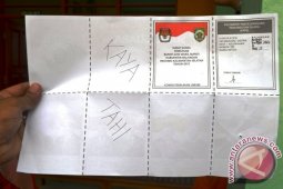 Pemilih Protes Dengan Mencoreti Surat Suara