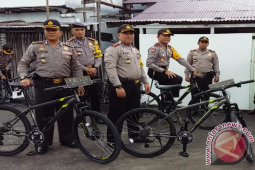 Kapolda Gunakan Sepeda Tinjau TPS di Ketapang