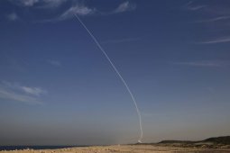 Berita dunia - Pesawat tempur Israel serang pangkalan udara Suriah