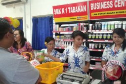 "Alfamart" salurkan donasi konsumen Rp10 miliar