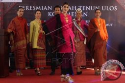 FASHION SHOW BUSANA ULOS