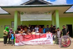 Antara Biro Kalbar Berbagi Dengan Anak Panti