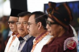 Wapres Makan Bersama Nelayan dan Anak Yatim