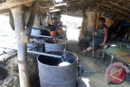 Penyulingan Minyak Tradisional di Bojonegoro Terus Bertambah
