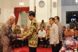 Gubernur Kaltim Terima DIPA 2016