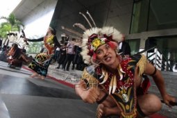 Tarian Sumpit dari Kalimantan