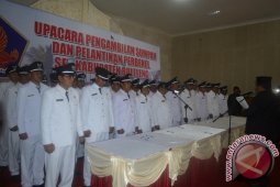 Bupati Agus Suradnyana Lantik 42 Kepala Desa Terpilih