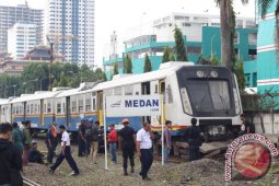 KERETA API KELUAR JALUR