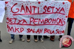 Sebagian Anggota DPR Minta Novanto Mundur Dari Jabatan