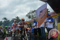 Bupati Lepas 350 Peserta Xtrim Expedition 2015