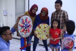 Mahasiswa Ubaya Ciptakan Permainan Berhitung "Clever Darts"
