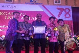 ANTARA Biro Jatim Terima Penghargaan HUT 78