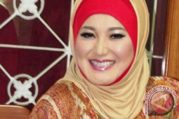 Evi Tamala-Camelia Malik mangkir dari sidang