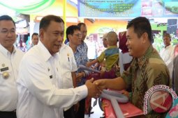 Bupati Serahkan 10 Rumah Selesai Dibedah