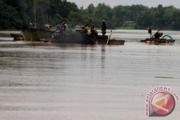 Penambang Pasir Sungai Brantas