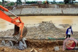 Perbaikan Tanggul Anak Sungai Brantas