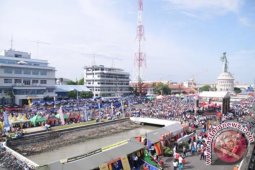 Warga "Serbu" Markas Koarmatim Peringati Hari Armada
