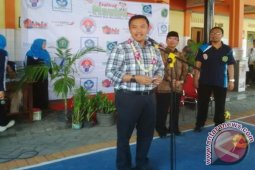 Menpora Sujud Syukur setelah Tontowi/Liliyana Rebut Emas