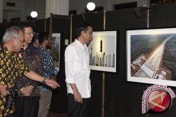 Presiden Tinjau Pameran Foto