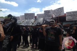 Mahasiswa Surabaya Tolak Pemberlakuan UKT dan IKOMA