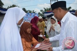 Bupati Serahkan Berbagai Bantuan