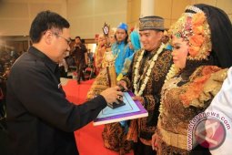 100 Pasangan Pengantin Surabaya Ikuti Lomba Rias