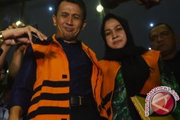 Gatot dan Evy didakwa suap Patrice Rio Capella Rp200 juta