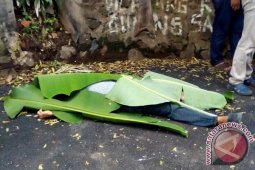 Mayat Dilemparkan Dari Pesawat