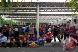 Ribuan Penumpang Purabaya tak Dapat Tumpangan