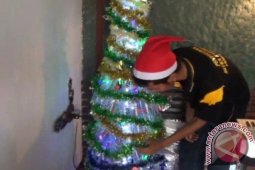 Umat Katolik Ngawi Buat Pohon Natal Botol