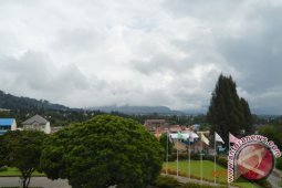 Wisatawan Padati Objek Wisata Berastagi