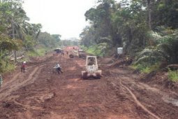 Pembangunan jalan Sinak-Mulia dilanjutkan Mei 2016 