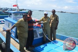 Abdya Salurkan Bantuan Kapal Untuk Nelayan