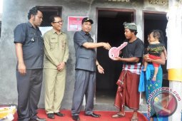 Penjabat Bupati Tabanan Resmikan Tiga Bedah Rumah