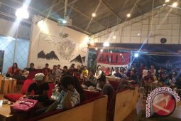 Estrella Lounge and Cinema, Nongkrong dengan Sensasi Bioskop