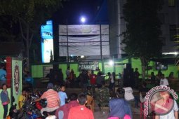 TNI Hibur Warga Dengan Musik Dangdut