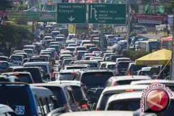 Puncak-Cipanas Macet Total