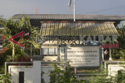 Dishubkominfo Singkawang Serahkan Izin Tanda Kebangsaan Kapal