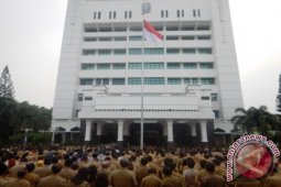 Sekdaprov Jatim Pastikan Seragam Putih PNS Mulai Mei