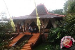 Gubernur Jatim Tinjau Bangunan Rumah Majapahit