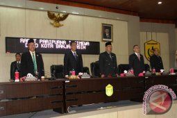 Buka Tutup Sidang Dewan